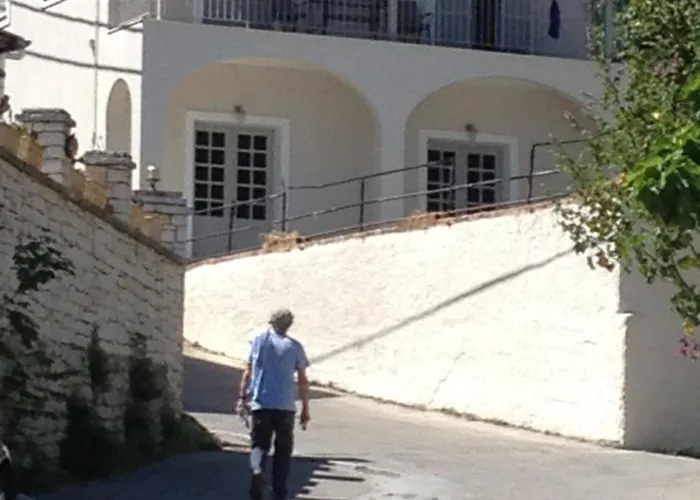 Mandraki House Upper, 100m From Kaminaki Lejlighed
