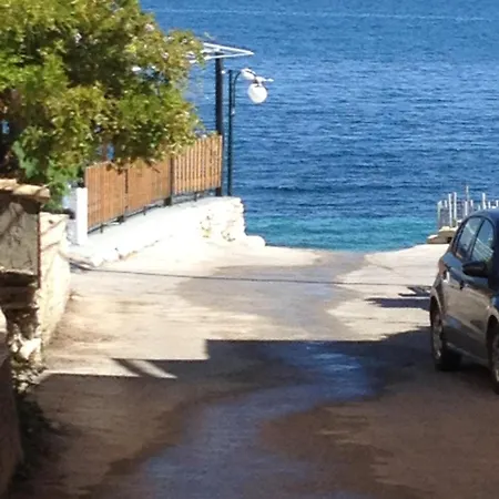 Apartment Mandraki House Upper, 100m From Kaminaki *