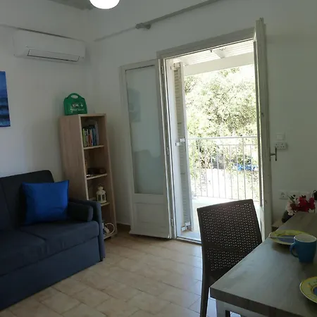 Mandraki House Upper, 100m From Kaminaki