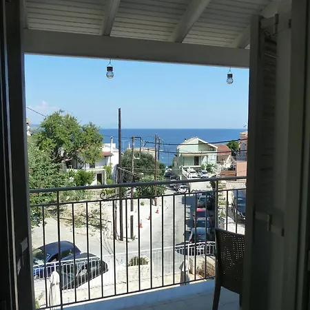 Mandraki House Upper, 100m From Kaminaki Apartament