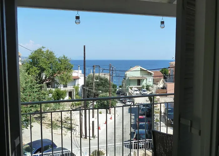 Mandraki House Upper, 100m From Kaminaki Daire
